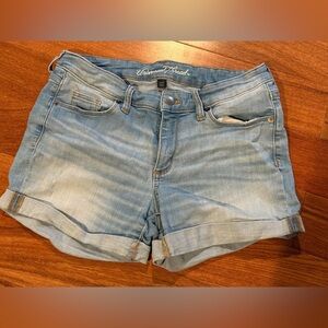 Universal Thread Light Blue Denim Shorts Size 6/28